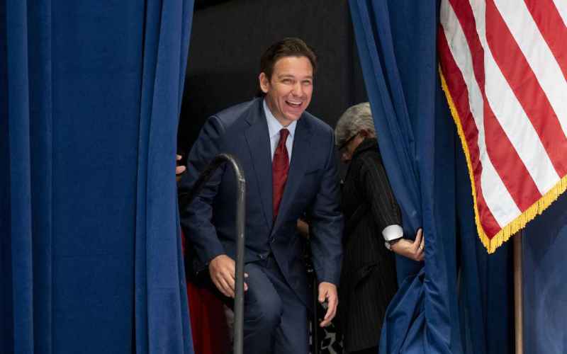  Tucker Carlson Fires Back After Book Author Gives Ron DeSantis the Mitt Romney Treatment With Dog Claim
