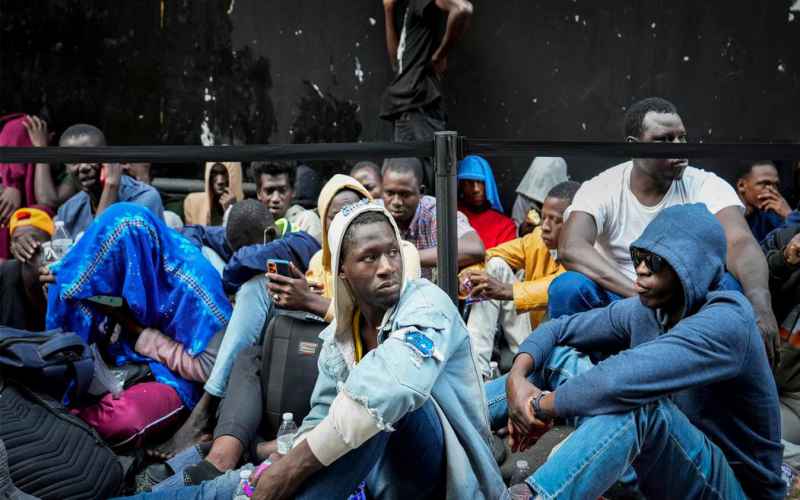  TENSIONS EXPLODE AS NEW YORK PROTESTERS STOP BUS CARRYING ILLEGALS AND ASYLUM SEEKERS IN ITS TRACKS