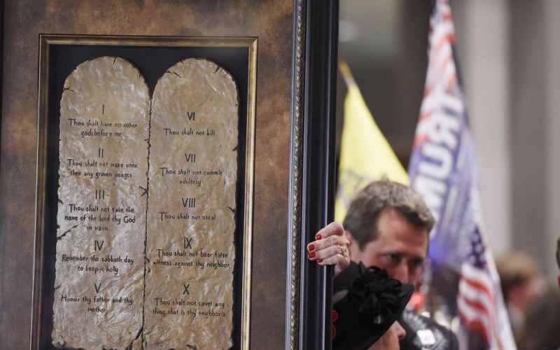  Oklahoma State Superintendent Issues Rule Requiring Bible Teaching, Ten Commandments in Classrooms