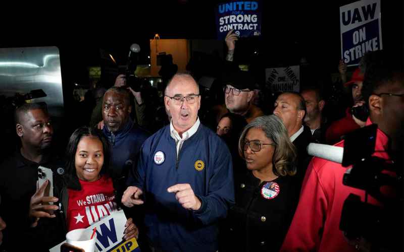  UAW President Shawn Fain Gets a Federal Watchdog Warning for Not Following the Rules
