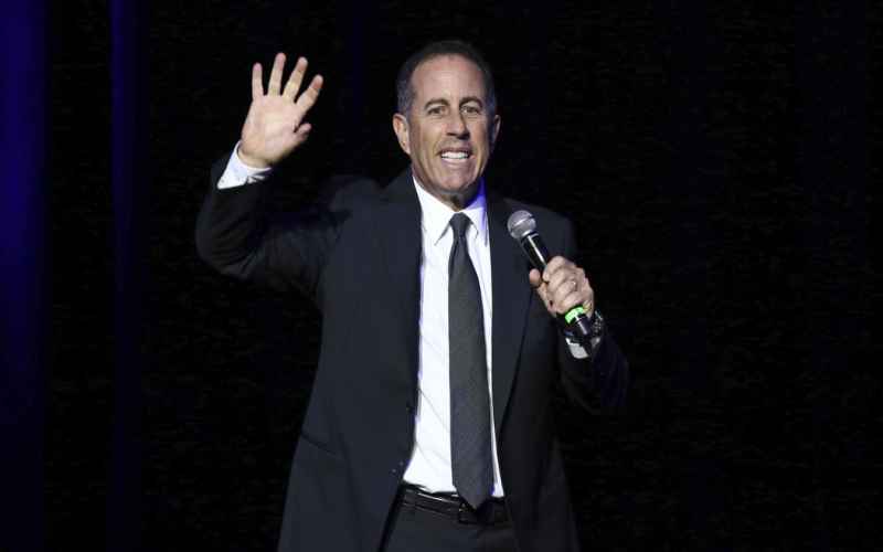  Jerry Seinfeld Brutally Mocks Hecklers Shouting About ‘Genocide,’ With Perfect Line During Show