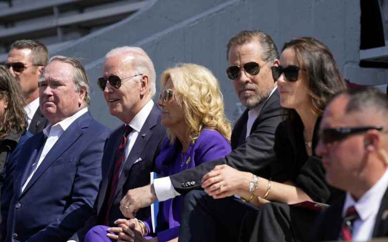  People Are Talking About Ashley Biden’s Weird Moment With Joe on the WH Balcony During Fireworks
