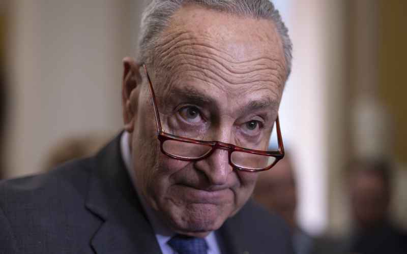  Schumer’s Embarrassing ‘Clap’ Moment for Harris, As He Even Has Trouble With Her Name