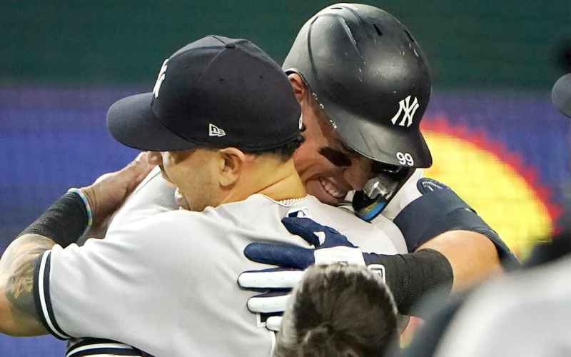  Feel Good 4th! MLB Players Refuse to Leave the Field After the National Anthem Is Played