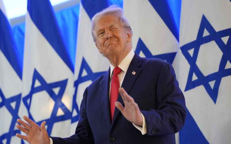  Donald Trump Asks a Question We All Need Answered ‘Who’s in Charge’ of WH As Chaos Rises