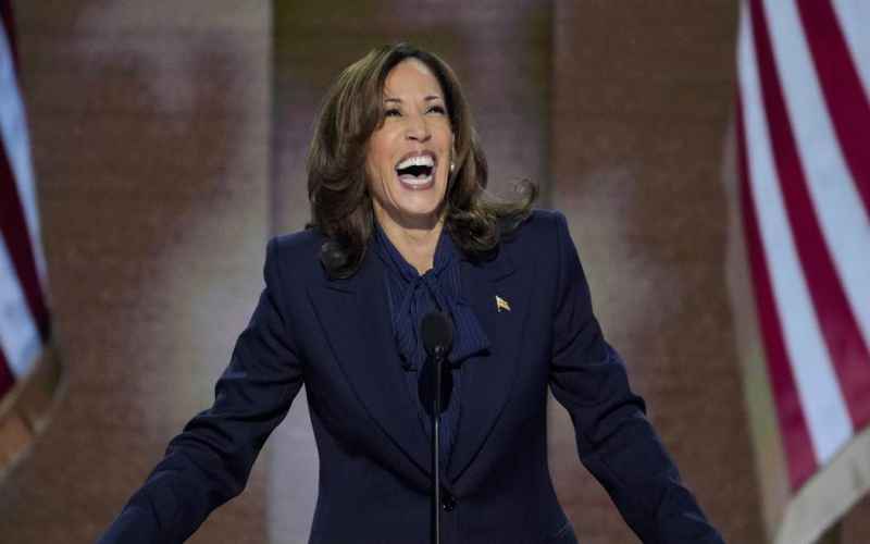  WATCH Kamala Harris Explains How Teams Work, Shows Why Her Handlers Keep Her in Bubble Wrap