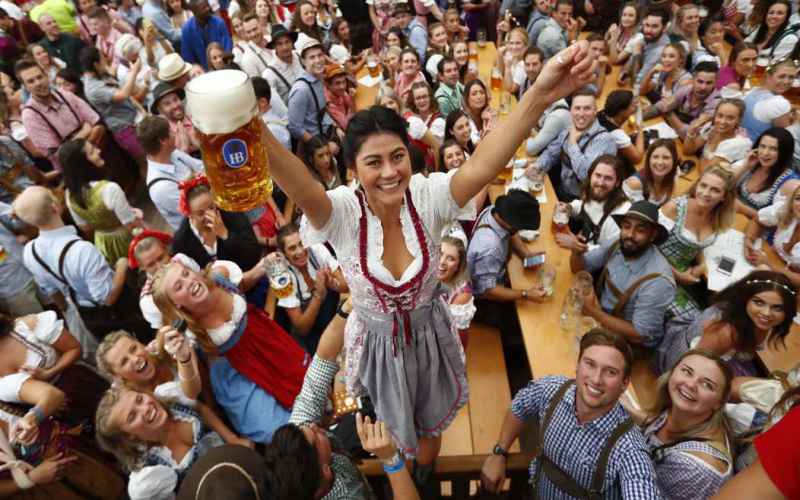  Beer Is Great, but a Suds Expert on TikTok Says We’ve Been Pouring It Wrong All This Time