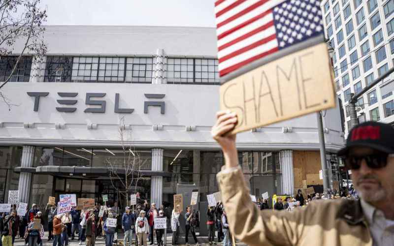  Busted. Arsonist Arrested in Las Vegas Tesla Fire-Bombing Attack, Will Also Face Federal Charges