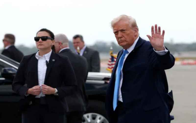  Trump Says He’s ‘Very Angry’ With Putin, Threatens Tariffs