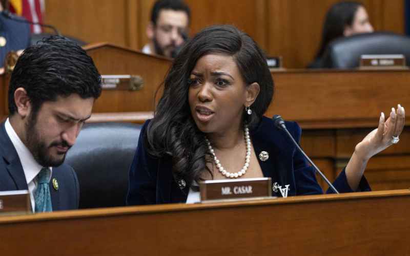  Jasmine Crockett Knifes Chuck Schumer in the Back, As Democrat Infighting Explodes