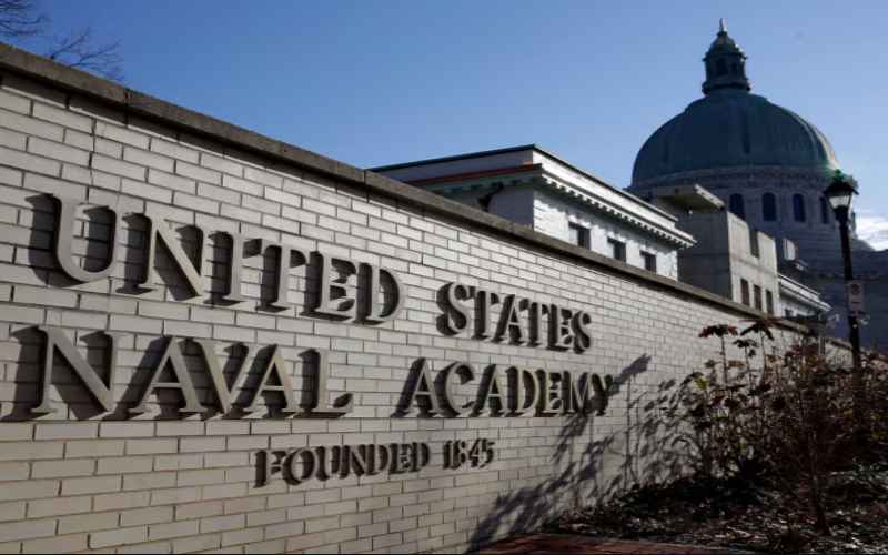  Hegseth’s DEI Purge Leads Naval Academy to Pull 400 Books