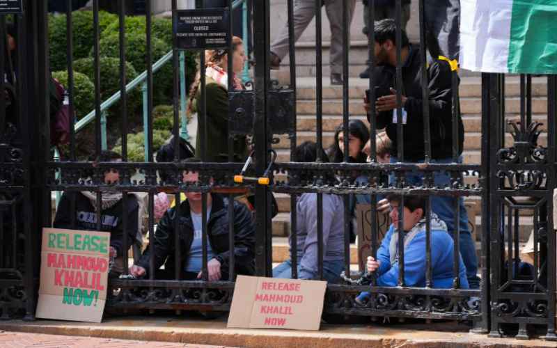  Jewish Students Chain Themselves to Protest Khalil Detention