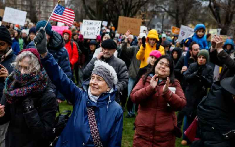  Trump Admin Freezes $2.2 Billion in Grants to Harvard over Protests