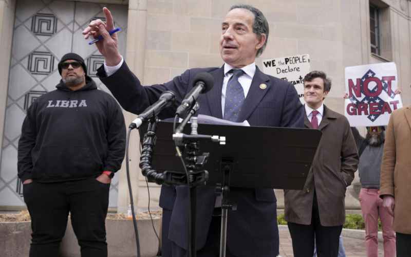  Raskin Demands Return of ‘So-Called Plane Full of Gang Bangers’ Amid Legal Battle