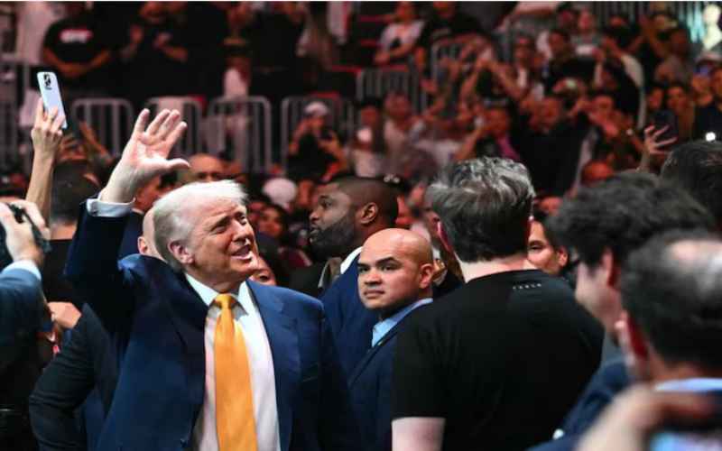  Trump Gets Massive Ovation at UFC 314 in Miami