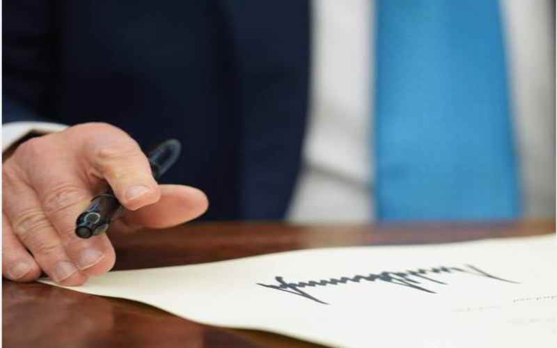  Trump Orders Federal Procurement Regulation Streamlined