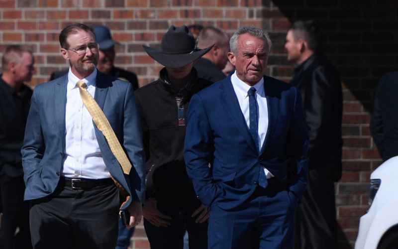  RFK Jr. Visits West Texas as 2nd Child Is Buried