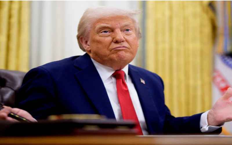  Trump Calls for 30-Day Russia-Ukraine Truce, Warns of More Sanctions