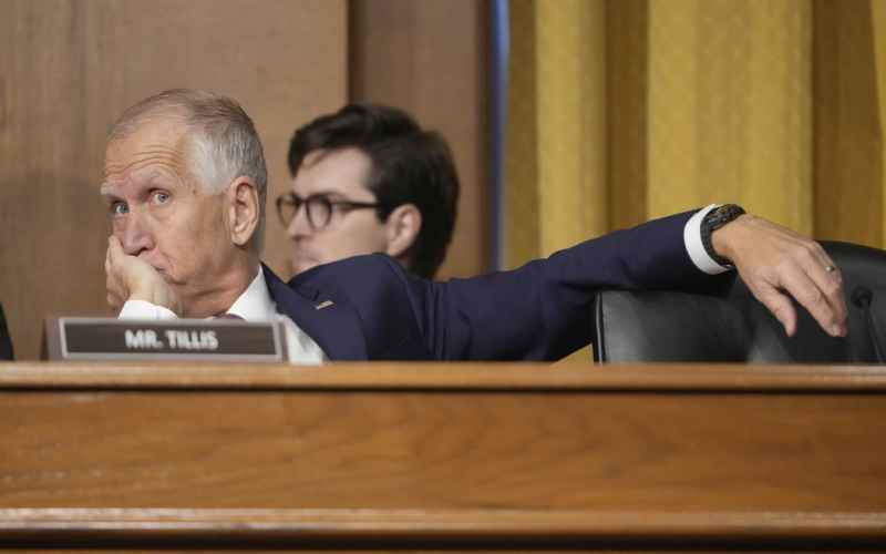  Thom Tillis Turns Against Trump in Crucial Nominee Vote